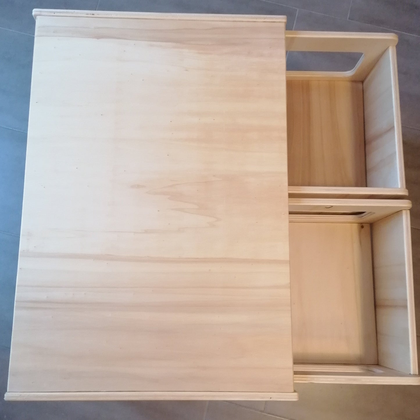 2/4 seater table
